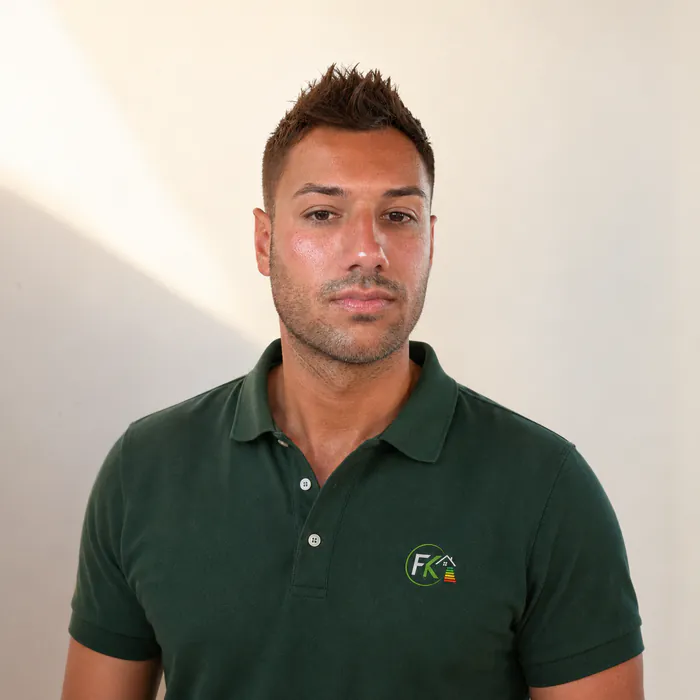 Fernando Klimt im Poloshirt mit Firmenlogo